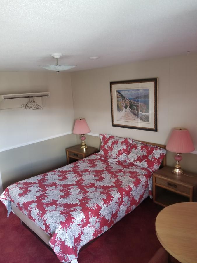 Twin Oaks Motel Orono Ngoại thất bức ảnh