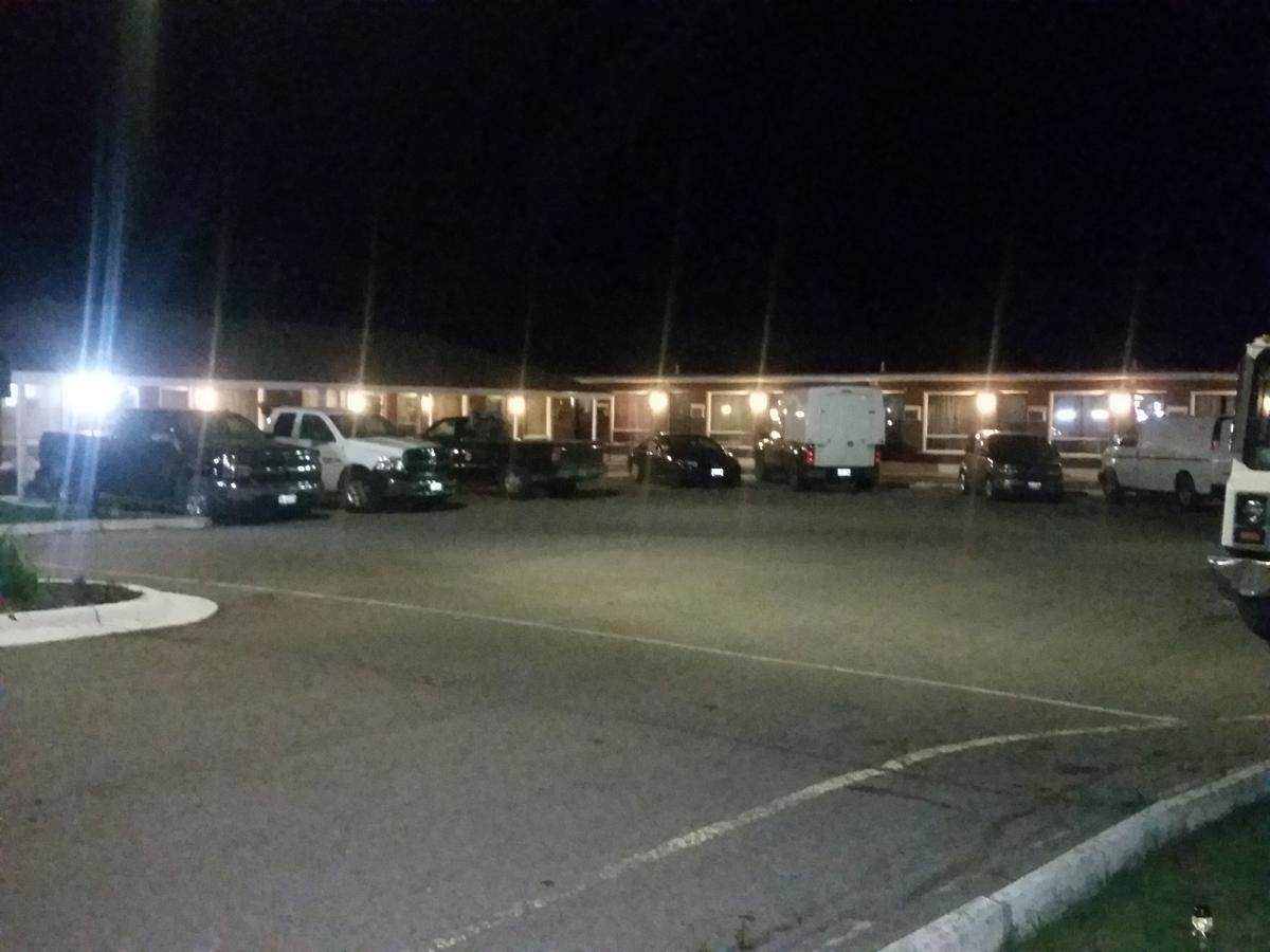 Twin Oaks Motel Orono Ngoại thất bức ảnh